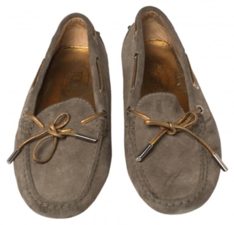 Tod's Beige Suede Bow  Loafers Size 37 For Sale 2