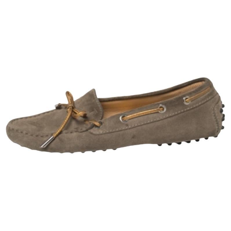 Tod's Beige Suede Bow  Loafers Size 37 For Sale