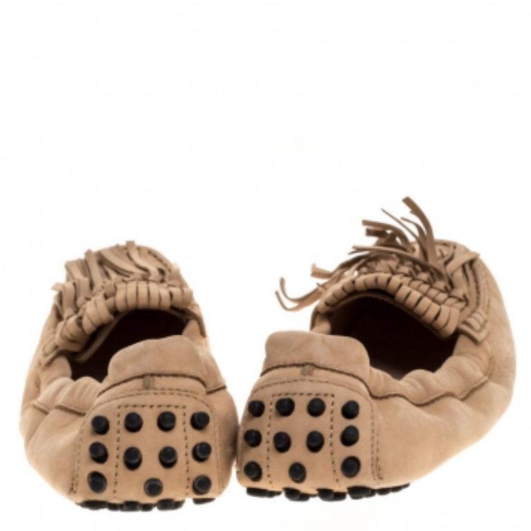 Women's Tod's Beige Suede Fringe Detail Scrunch Loafers Size 37 For Sale