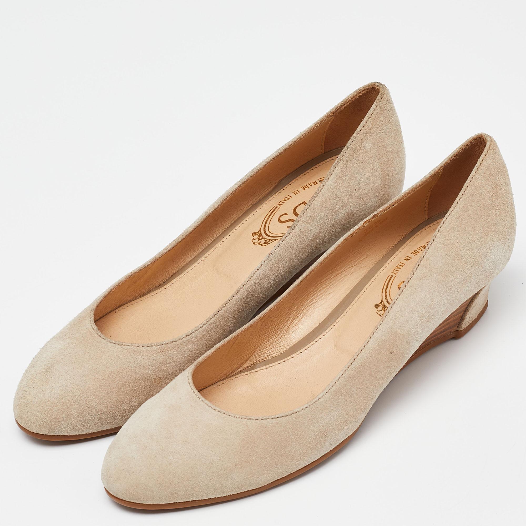 Make a chic style statement with these designer pumps. They showcase sturdy heels and durable soles, perfect for your fashionable outings!