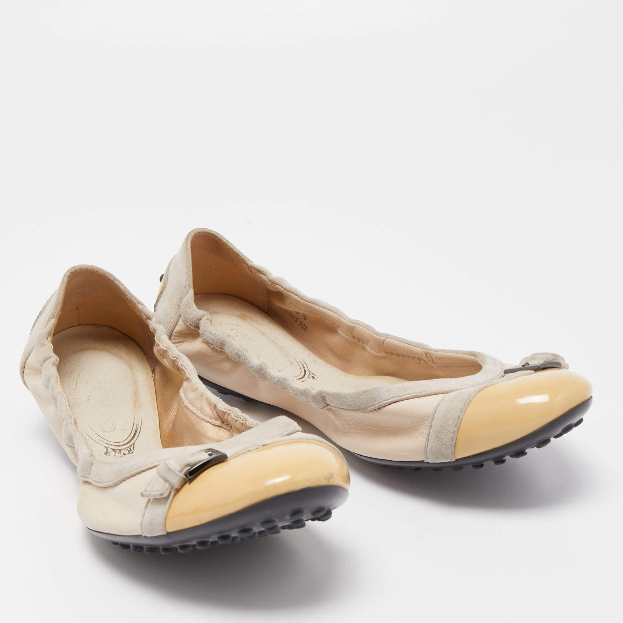Women's Tod's Beige/Yellow Patent Leather & Suede Cap Toe Scrunch Ballet Flats Size 38.5 For Sale