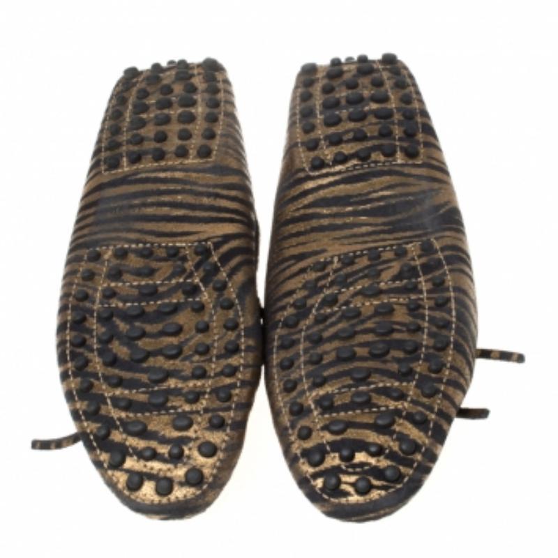 Nero Mocassini con fiocco in pelle nera e oro metallizzato Tod's misura 38,5 in vendita