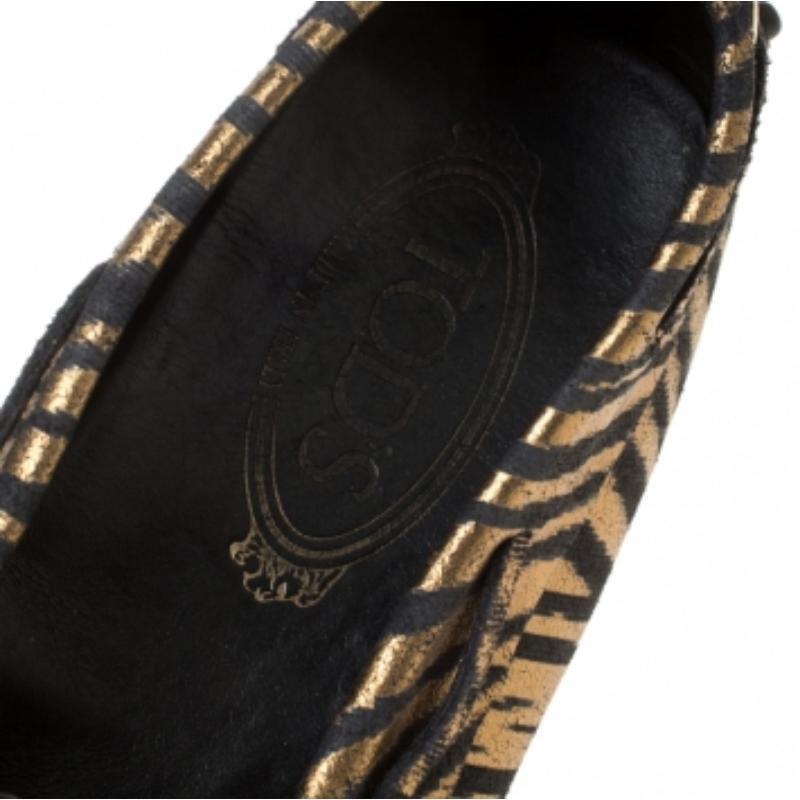 Donna Mocassini con fiocco in pelle nera e oro metallizzato Tod's misura 38,5 in vendita