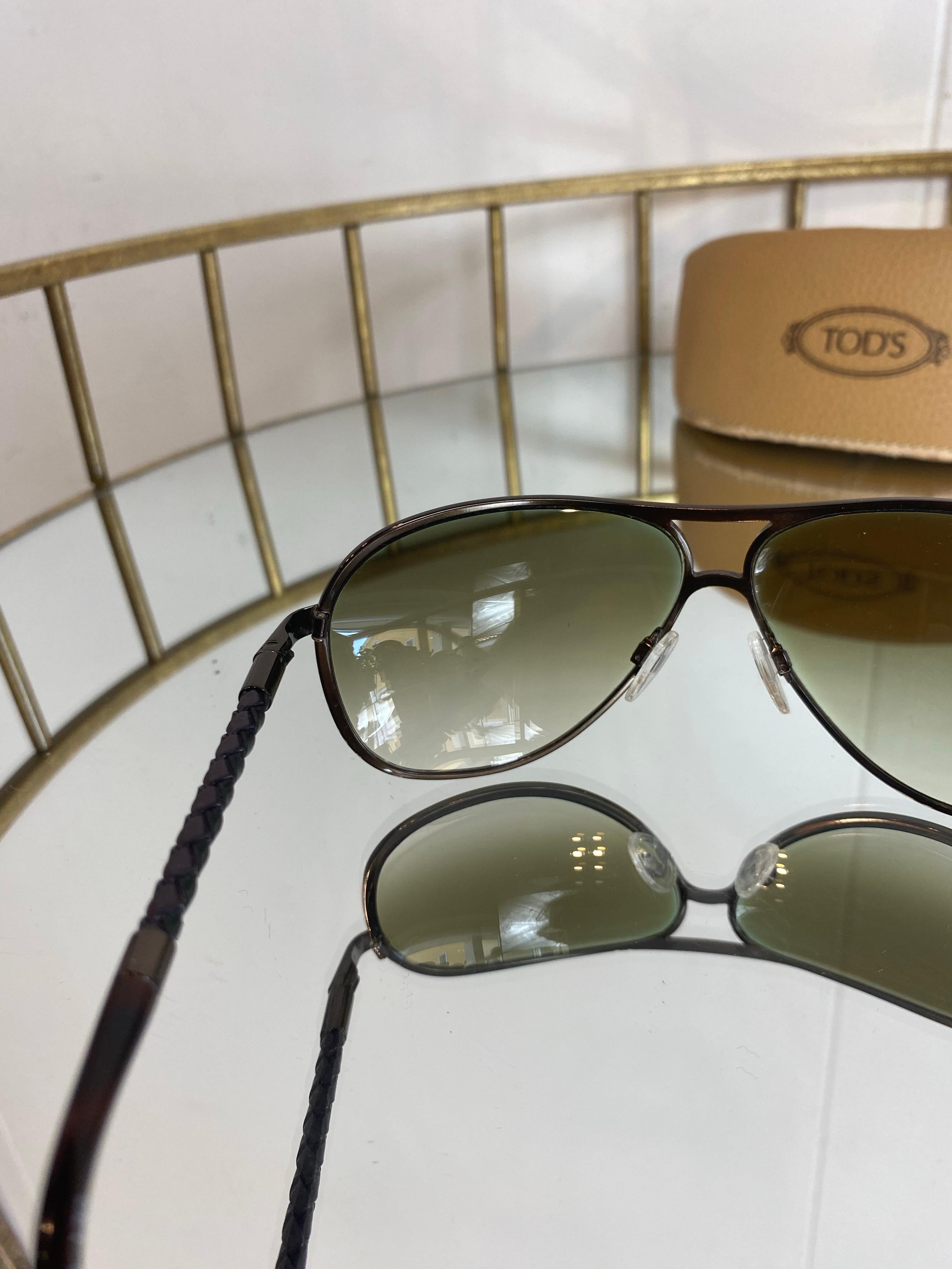 Occhiali da sole aviator neri di Tod's. in vendita 2