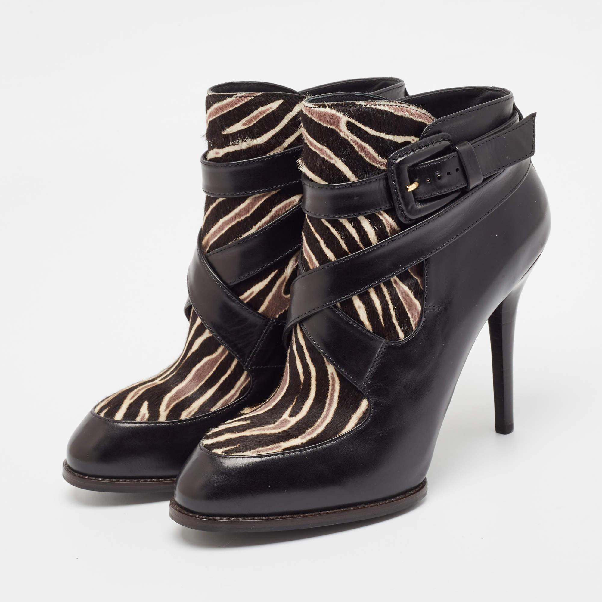 Meticulously designed into a smart silhouette these boots are on point with style. They come with comfortable insoles and durable outsoles to last you forever. These boots are just amazing and you definitely need to get them right away.
