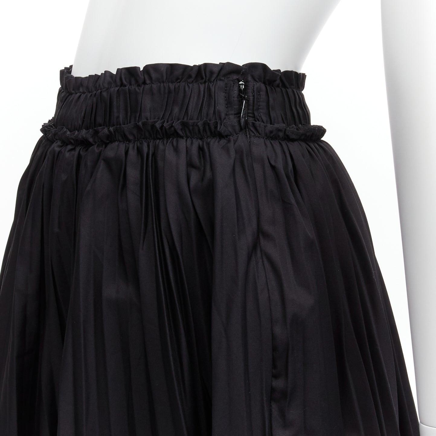 TOD'S black cotton asymmetric high low pleated flared skirt IT38 XS
Reference: CAWG/A00288
Brand: Tod's
Material: Cotton
Color: Black
Pattern: Solid
Closure: Drawstring
Extra Details: No lining. Adjustable waist.
Made in: