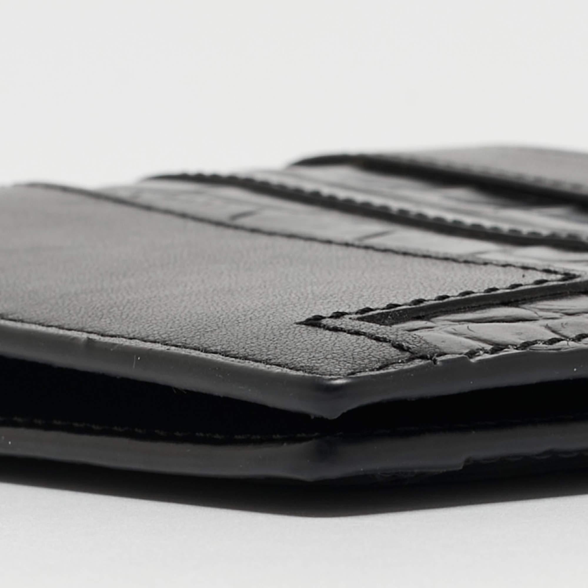 Tod's Black Croc Embossed and Leather Bifold Wallet In Excellent Condition In Dubai, Al Qouz 2
