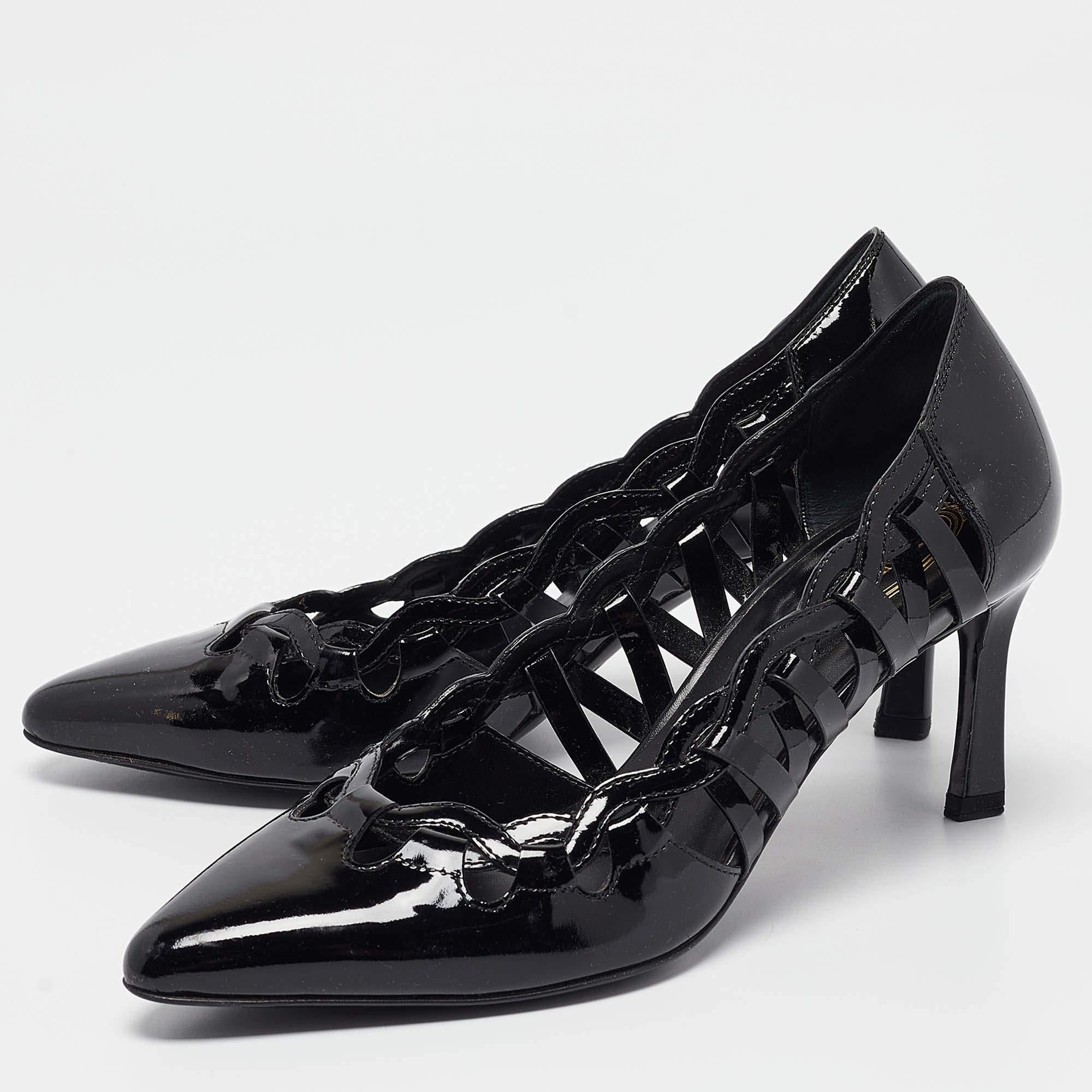 Discover footwear elegance with these Tods womens pumps. Meticulously designed these heels marry fashion and comfort ensuring you shine in every setting.