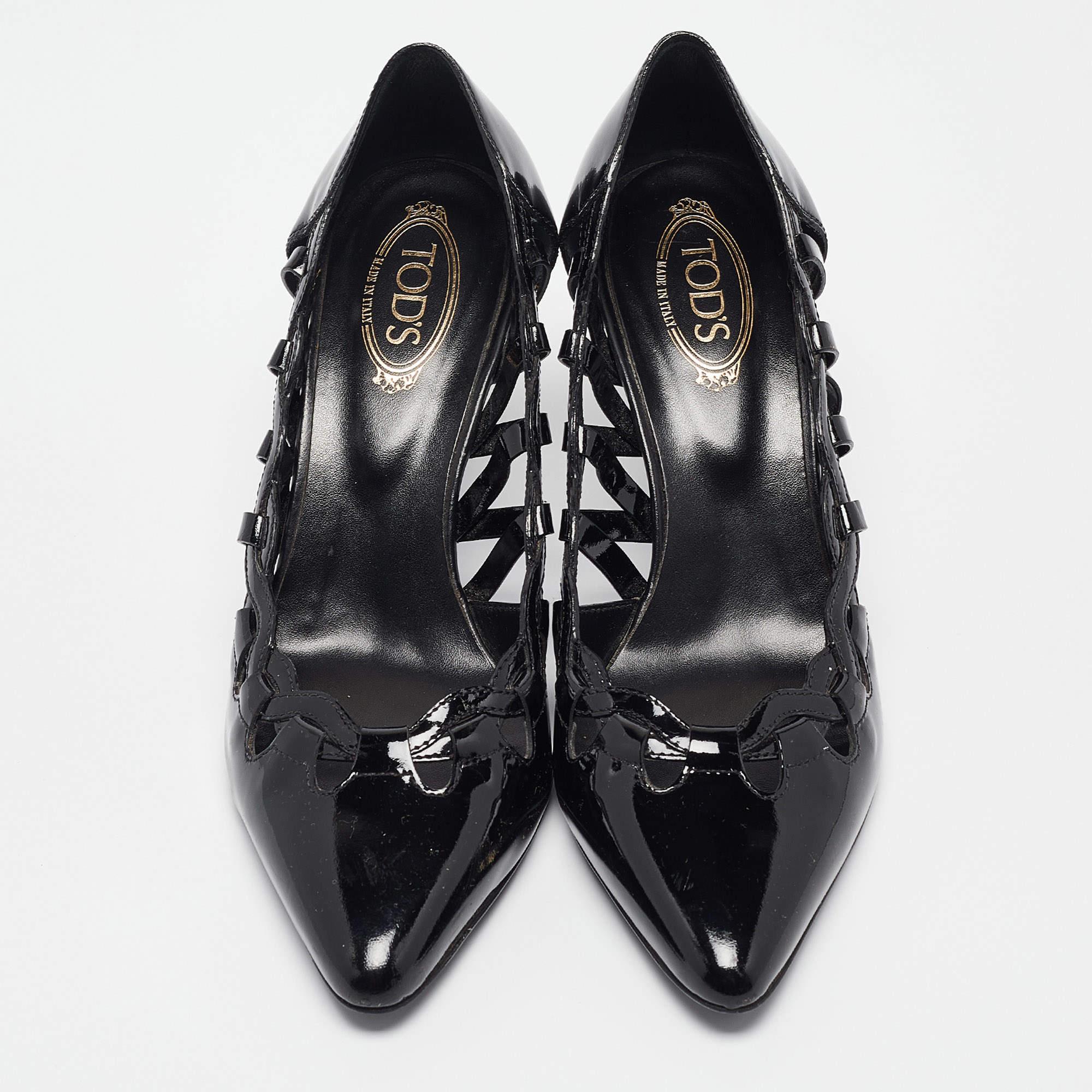 Tod's Black Cut Out Patent Leather Pointed Toe Pumps Size 36 In Good Condition For Sale In Dubai, Al Qouz 2