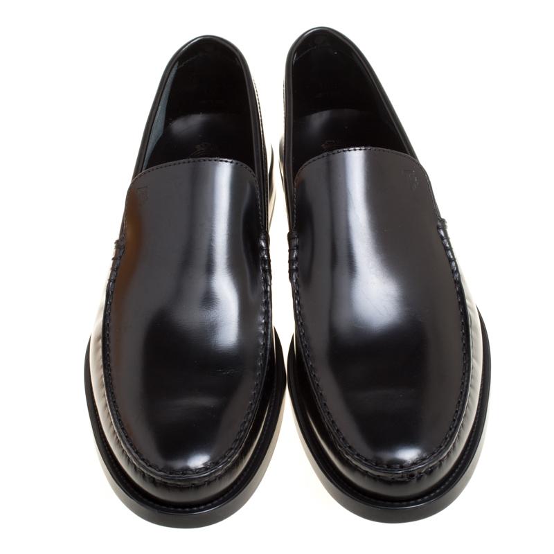 Tod's Black Glazed Leather Loafers Size 45 In Good Condition In Dubai, Al Qouz 2