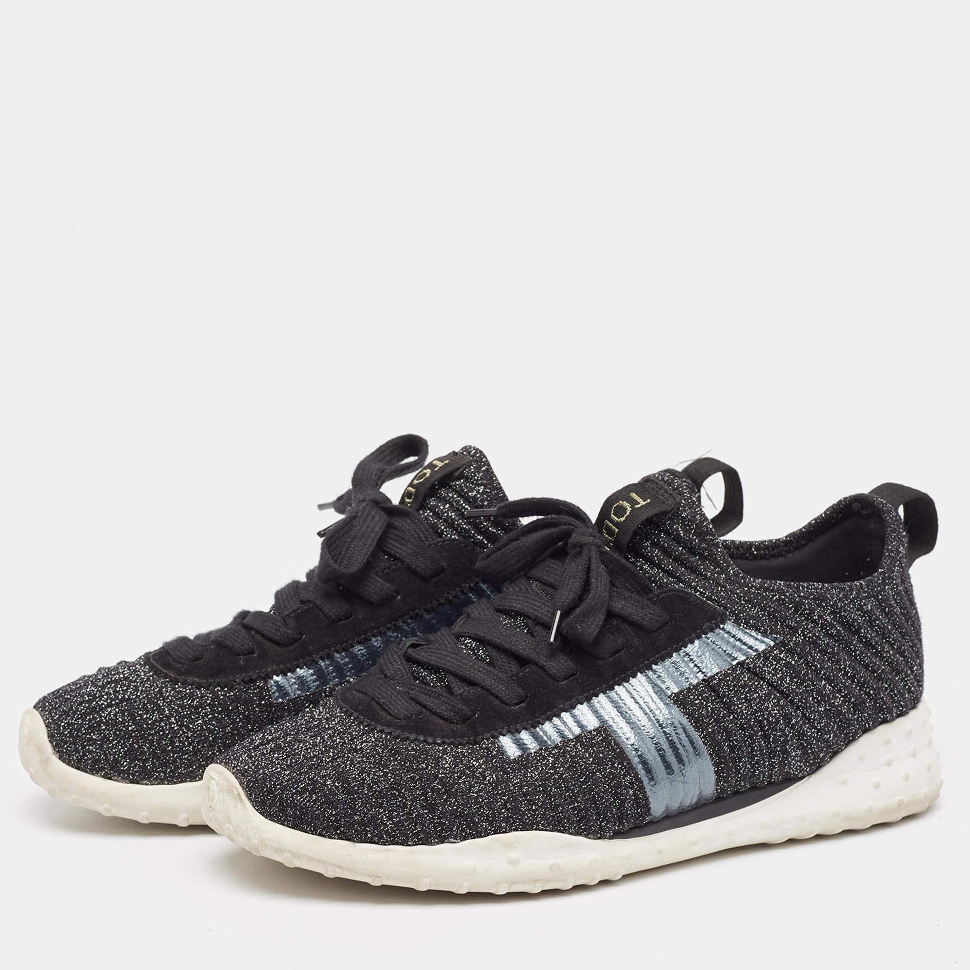Add a statement appeal to your outfit with these sneakers. Made from premium materials they feature lace up vamps and relaxing footbeds. The durable sole of this pair aims to provide you with everyday ease.