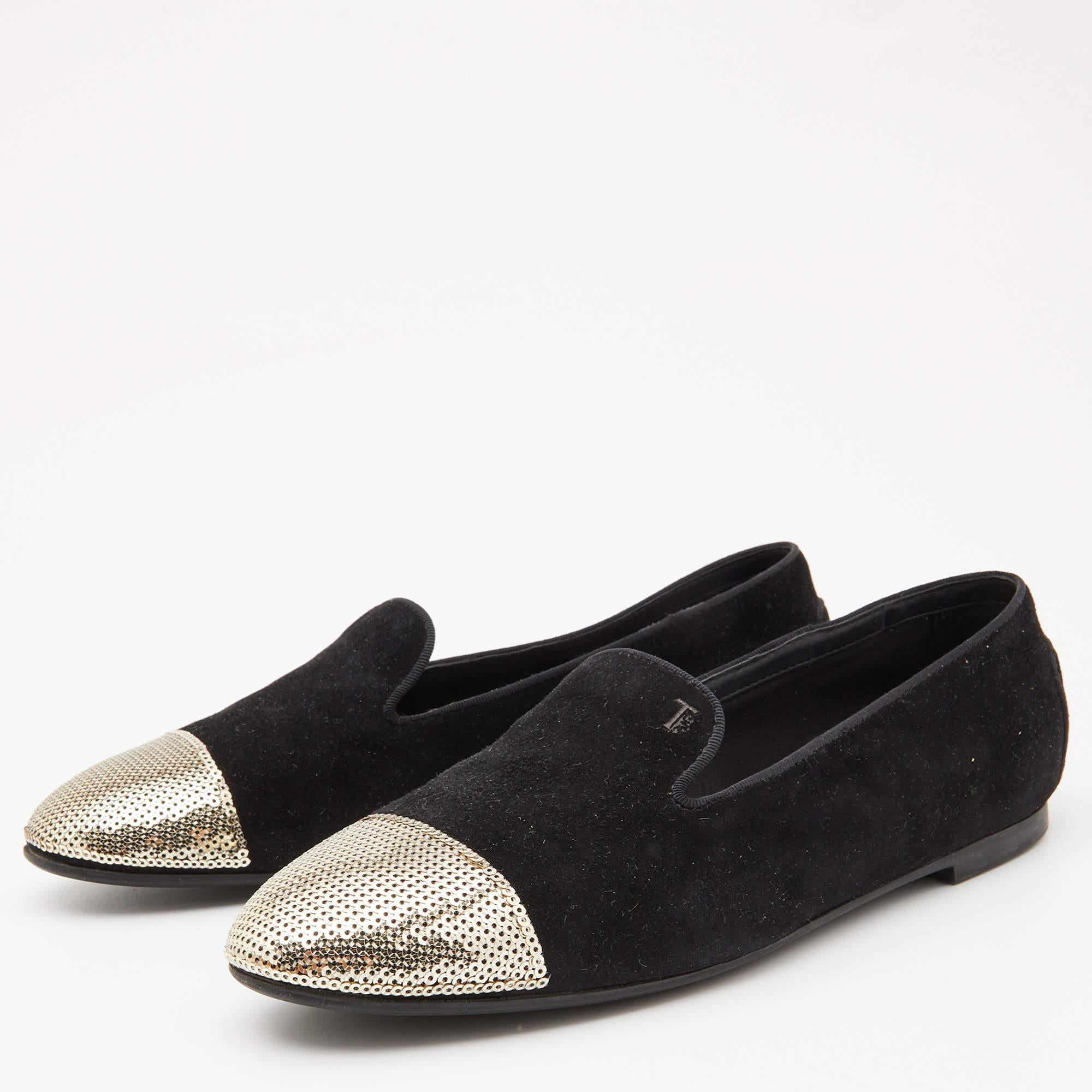 A perfect blend of luxury  style  and comfort  these designer smoking slippers are made using quality materials and can be paired with a host of outfits from your wardrobe.