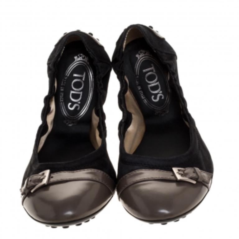 Women's Tod's Black/Grey Leather and Suede Buckle Detail Scrunch Ballet Flats Size 36 For Sale