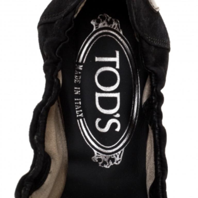 Tod's Black/Grey Leather and Suede Buckle Detail Scrunch Ballet Flats Size 36 For Sale 1
