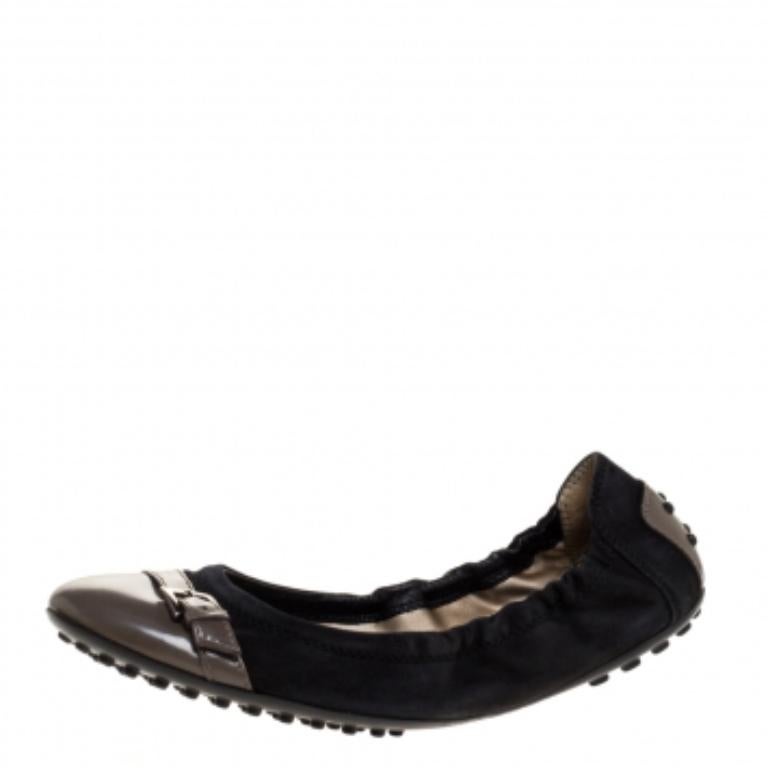 Tod's Black/Grey Leather and Suede Buckle Detail Scrunch Ballet Flats Size 36 For Sale 2