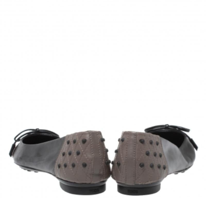 Tod's Black/Grey Leather Dew Ballet Flats Size 38 en Bastante bueno estado para la venta en Dubai, Al Qouz 2