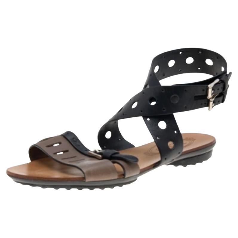 Sandali piatti Tod's in pelle nera/grigia misura 36 in vendita