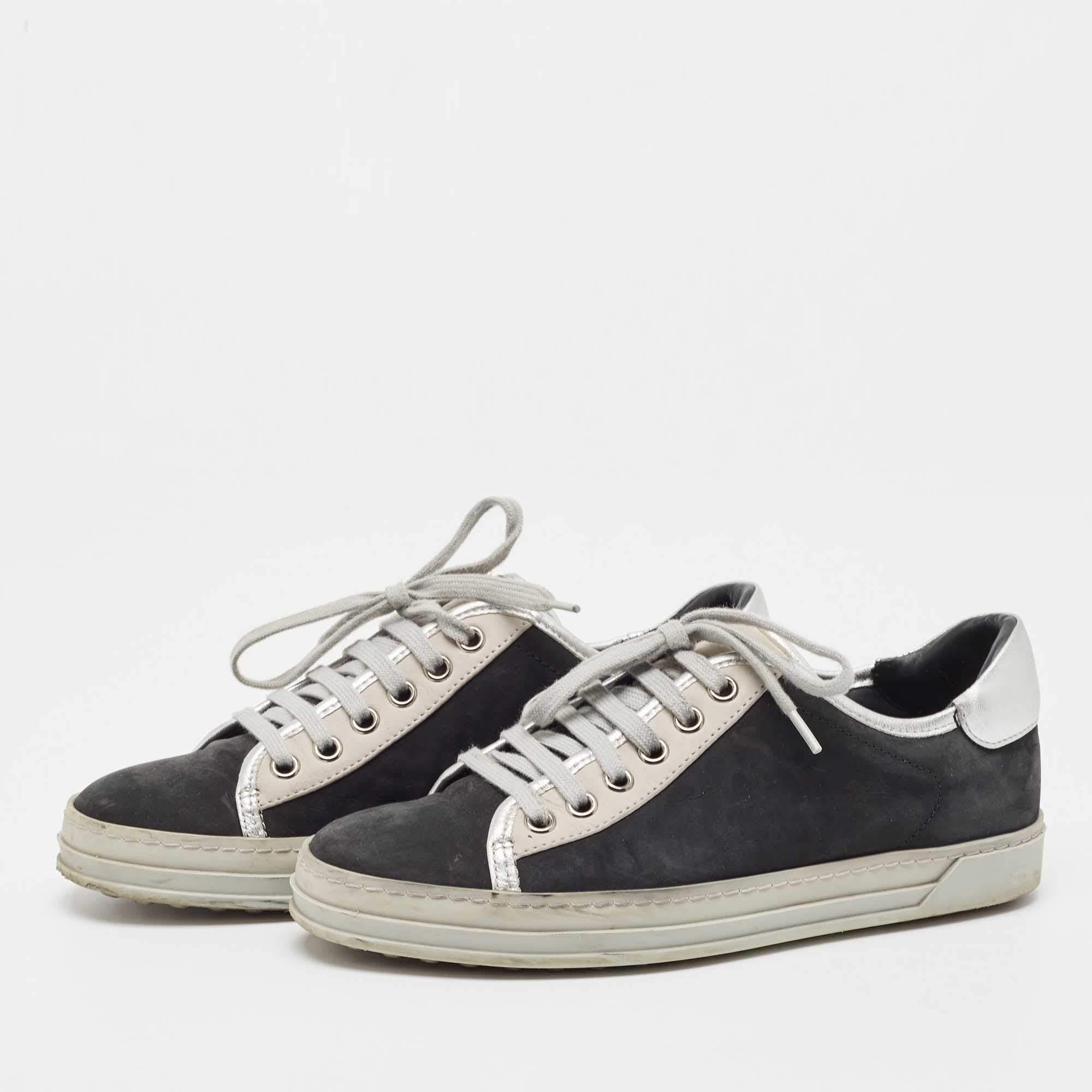 Upgrade your style with these Tods sneakers. Meticulously designed for fashion and comfort theyre the ideal choice for a trendy and comfortable stride.
