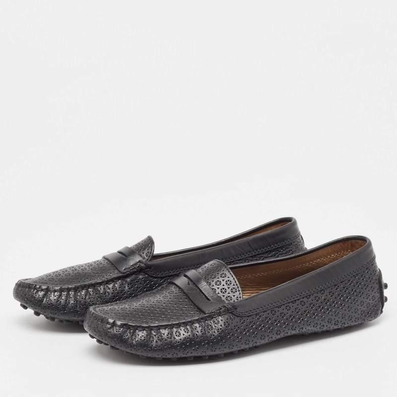 To perfectly complement your attires we bring you this pair of loafers that speak nothing but style. The shoes have been crafted with skill and are designed to be easy to slip on. They are just the right choice to complement your fashionable side.