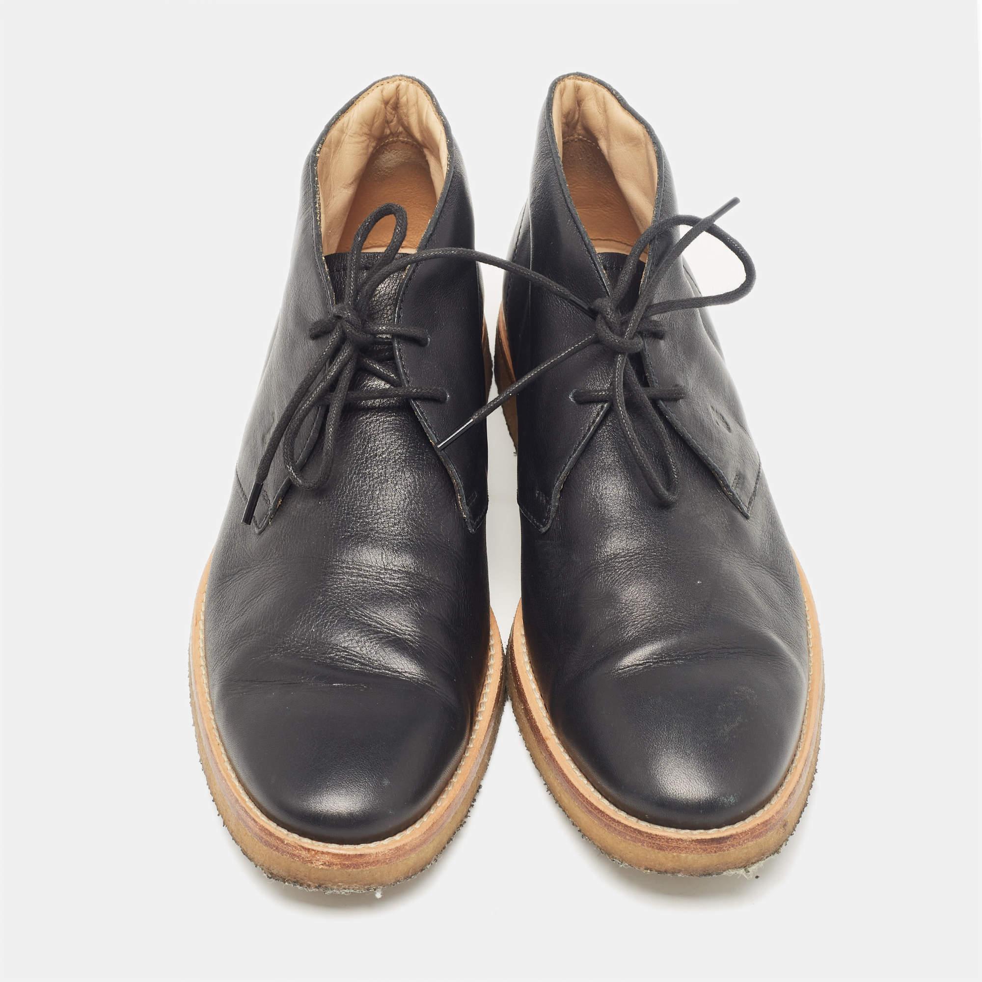 Tod's Black Leather Ankle Length Boots Size 42 In Good Condition For Sale In Dubai, Al Qouz 2