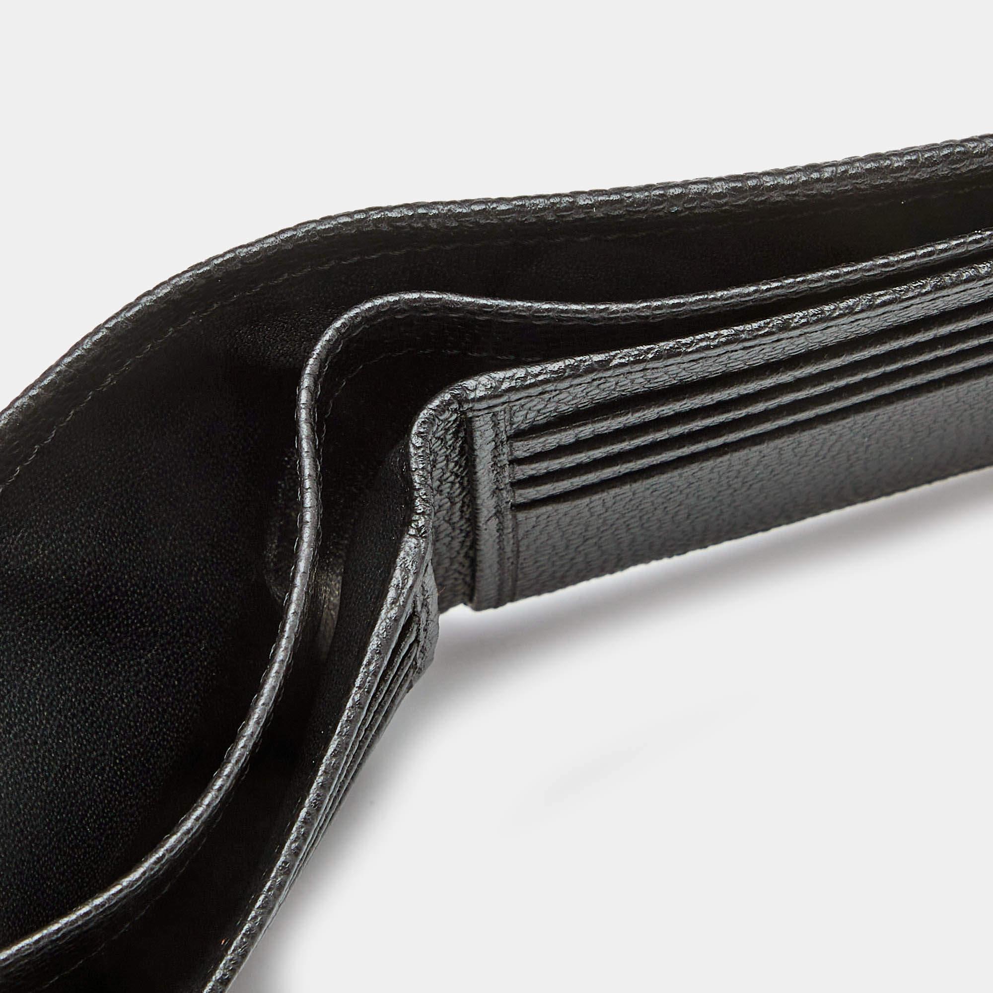Tod's Black Leather Bifold Compact Wallet In Excellent Condition In Dubai, Al Qouz 2