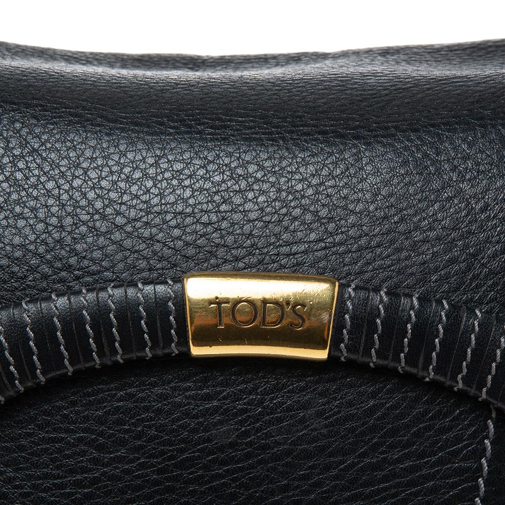 Tod's Black Leather Boomerang East West Shoulder Bag In Good Condition In Dubai, Al Qouz 2