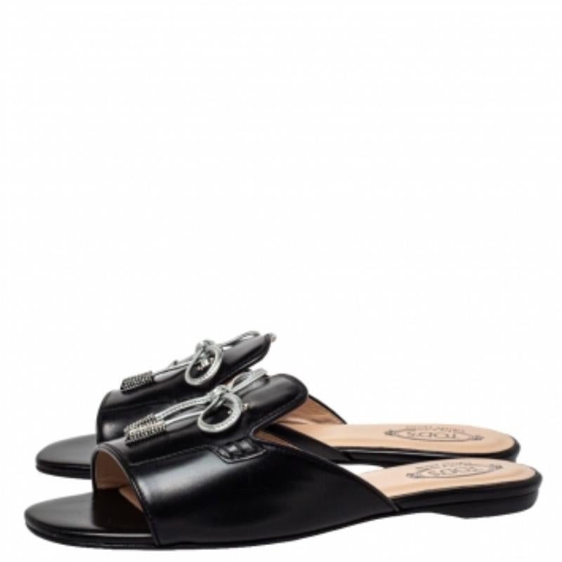 Tod's Black Leather Bow Slide Sandals Size 36.5 In Good Condition For Sale In Dubai, Al Qouz 2