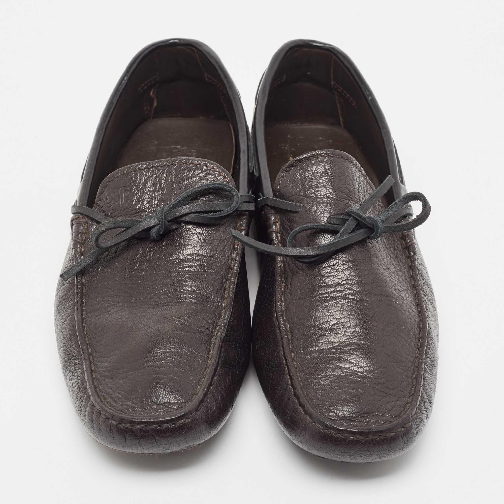 Tod's Black Leather Bow Slip On Loafers Size 39.5 In Good Condition For Sale In Dubai, Al Qouz 2
