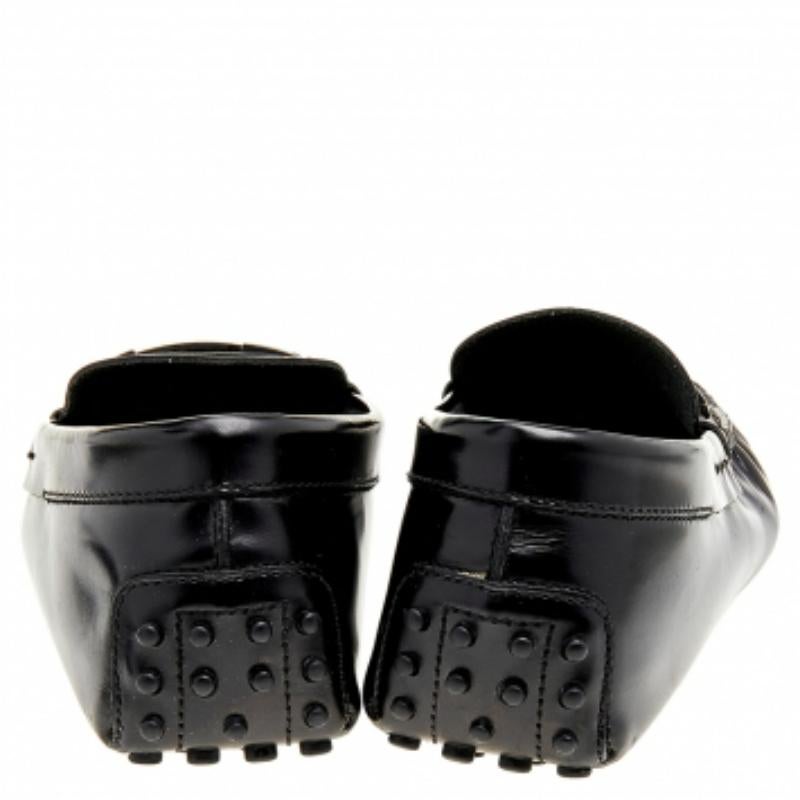 Tod's cuir noir  Boucle  Mocassins taille 41,5 Bon état - En vente à Dubai, Al Qouz 2