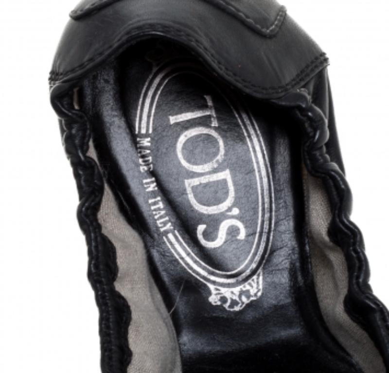 Tod's Black Leather Cap Toe Buckle Detail Scrunch Ballet Flats Size 38 For Sale 1