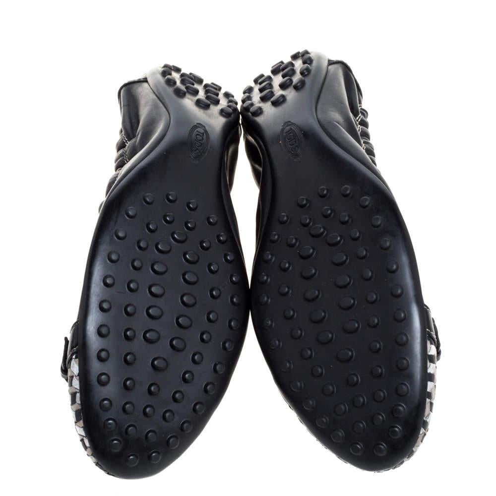 Ballerine Tod's in pelle nera con dettaglio fibbia e punta a scatto taglia 38 1