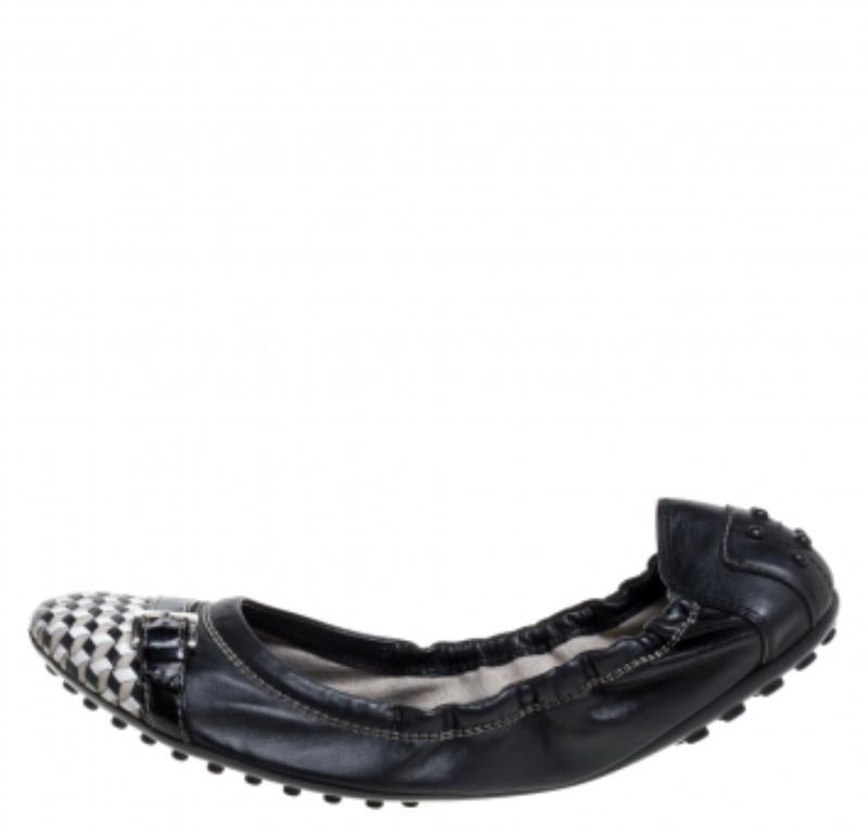 Tod's Black Leather Cap Toe Buckle Detail Scrunch Ballet Flats Size 38 For Sale 2