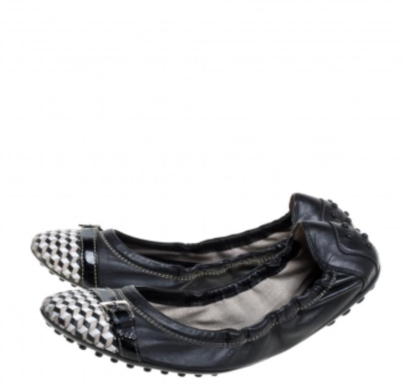 Tod's Black Leather Cap Toe Buckle Detail Scrunch Ballet Flats Size 38 For Sale 3
