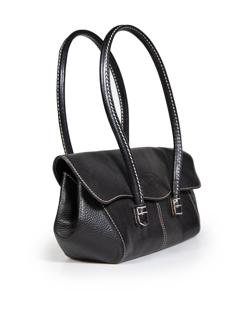 CONDITION is Very good. Minimal wear to bag is evident. Minimal loose stitch to the handle and tarnishing of hardware on this used Tod's designer resale item.
 
 
 
 Details
 
 
 Black
 
 Leather
 
 Medium handbag
 
 White contrast stitch
 
 2x