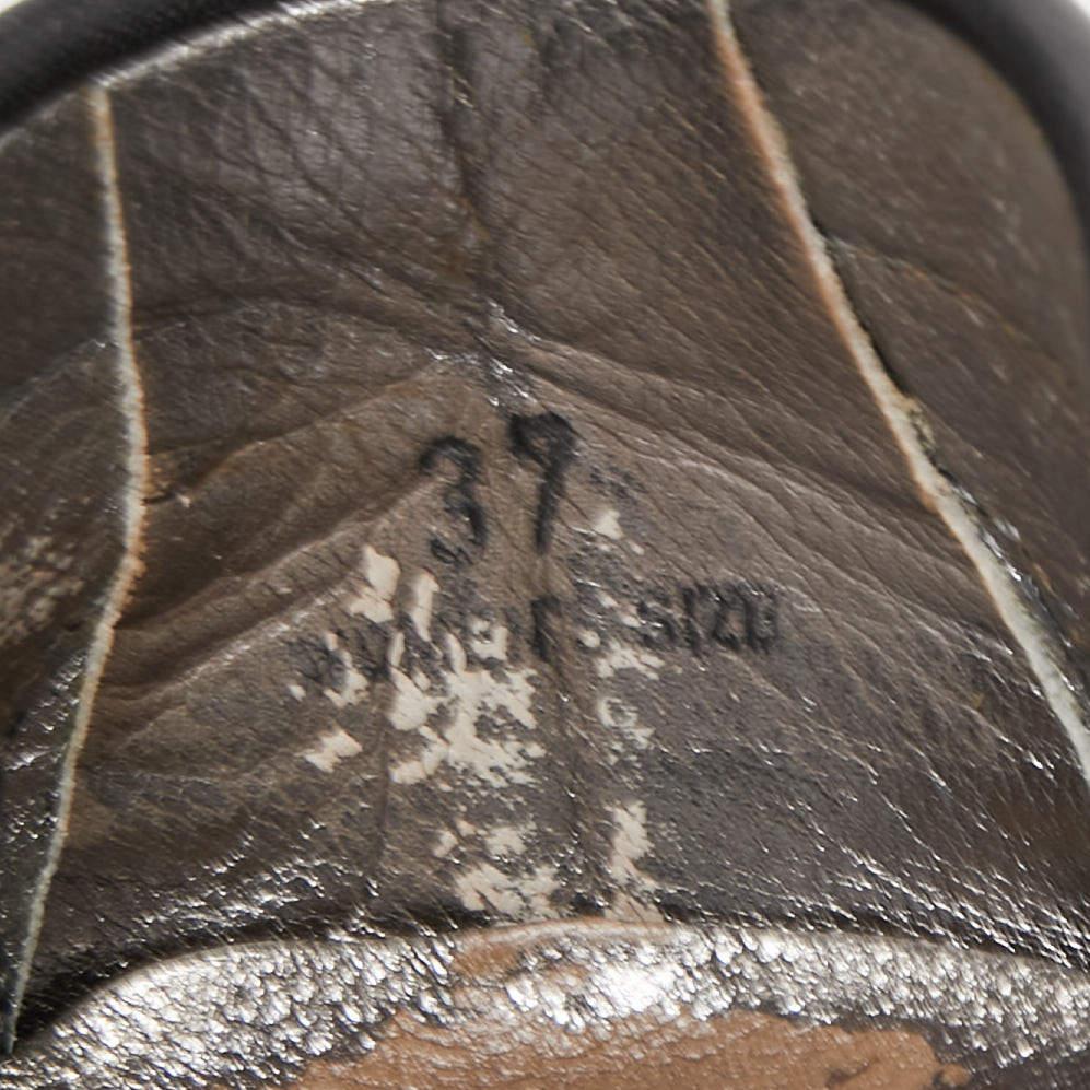 Mocassini Tod's in pelle nera impreziositi da cristalli taglia 37 in vendita 2