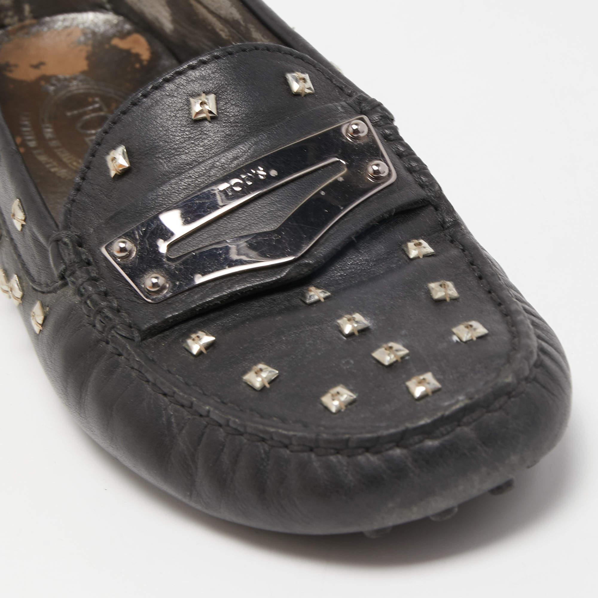 Mocassini Tod's in pelle nera impreziositi da cristalli taglia 37 in vendita 3