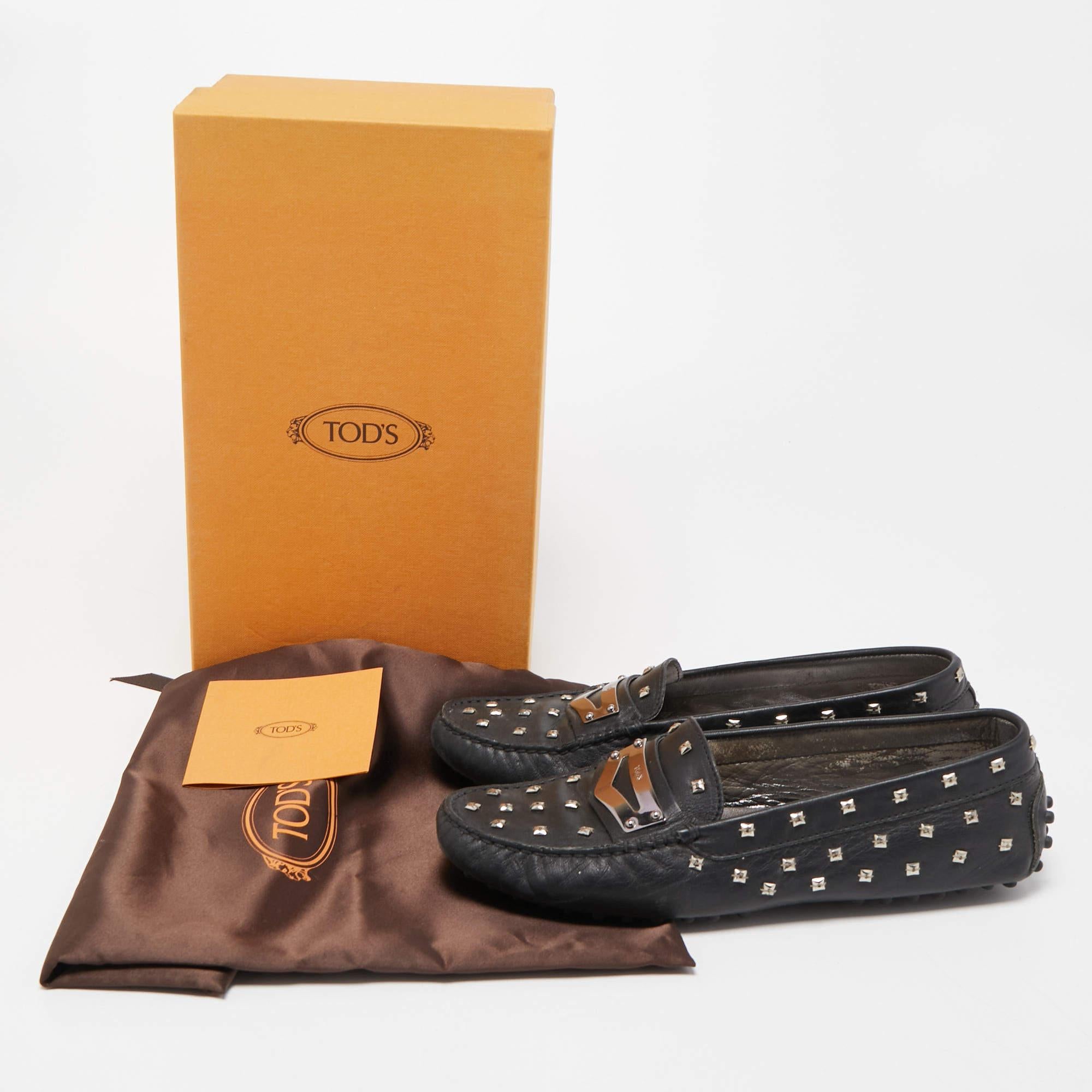 Mocassini Tod's in pelle nera impreziositi da cristalli taglia 37 in vendita 4