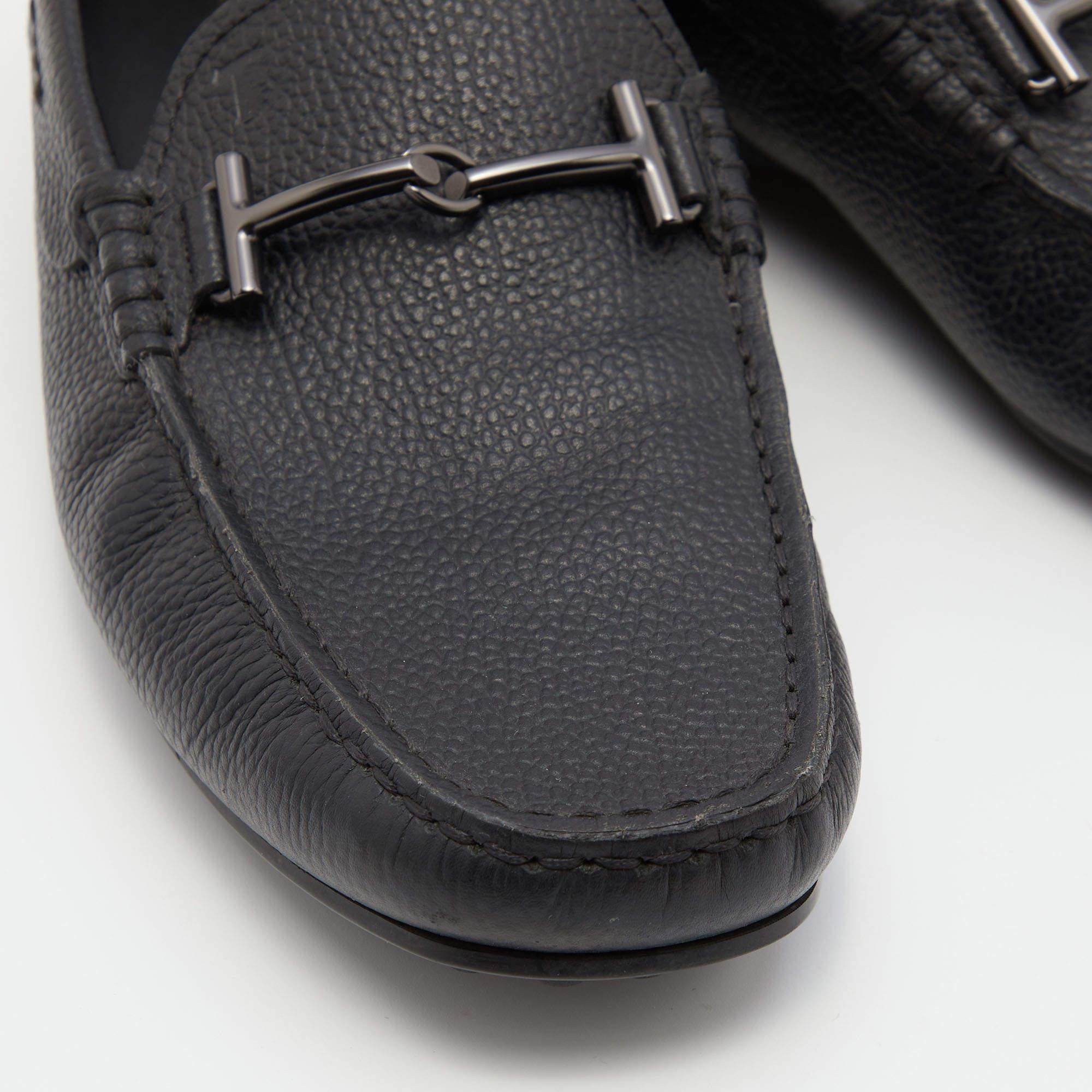 Tod's - Mocassins en cuir noir à double T Taille 39 en vente 2