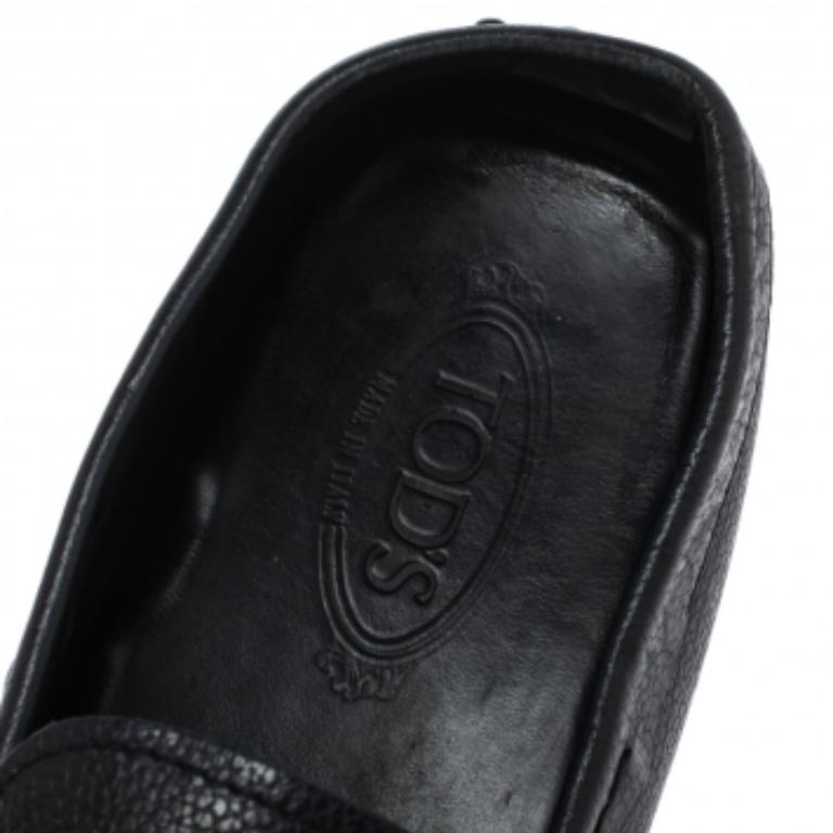 Tod's Black Leather Double T Slip On Loafers Size 42.5 In Fair Condition For Sale In Dubai, Al Qouz 2