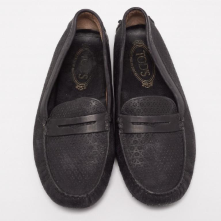 True luxury is a combination of exquisite craftsmanship and comfort that translated well into these Tod's loafers. They have been made using soft leather, topped with penny straps, and also feature the signature rubber pebbling on the soles.
