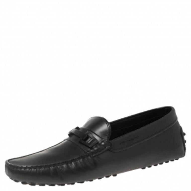 Tod's - Mocassins en cuir noir Taille 40 Bon état - En vente à Dubai, Al Qouz 2