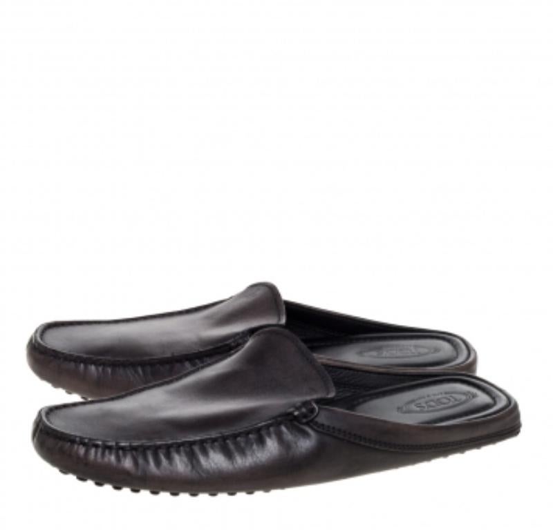 Tod's Black Leather Flat Loafer Mules Size 40 In Fair Condition For Sale In Dubai, Al Qouz 2
