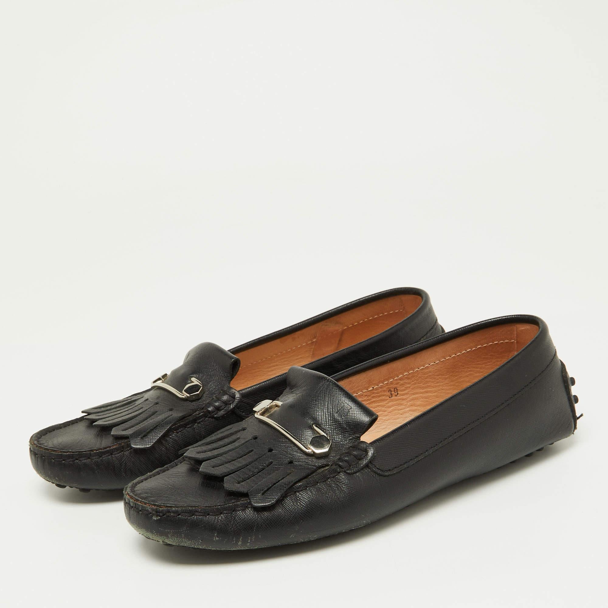 These loafers from Tods are not only high in appeal but also very skilfully made. The leather loafers have a comfortable shape and will complement any look.