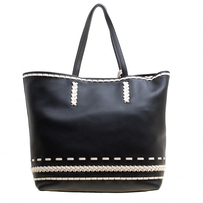 This Gipsy shopper tote from Tod's is lovely, stylish and very convenient to carry! The black creation is crafted from leather and features a white crisscross pattern detailing on the exterior. It flaunts dual handle straps with an attached
