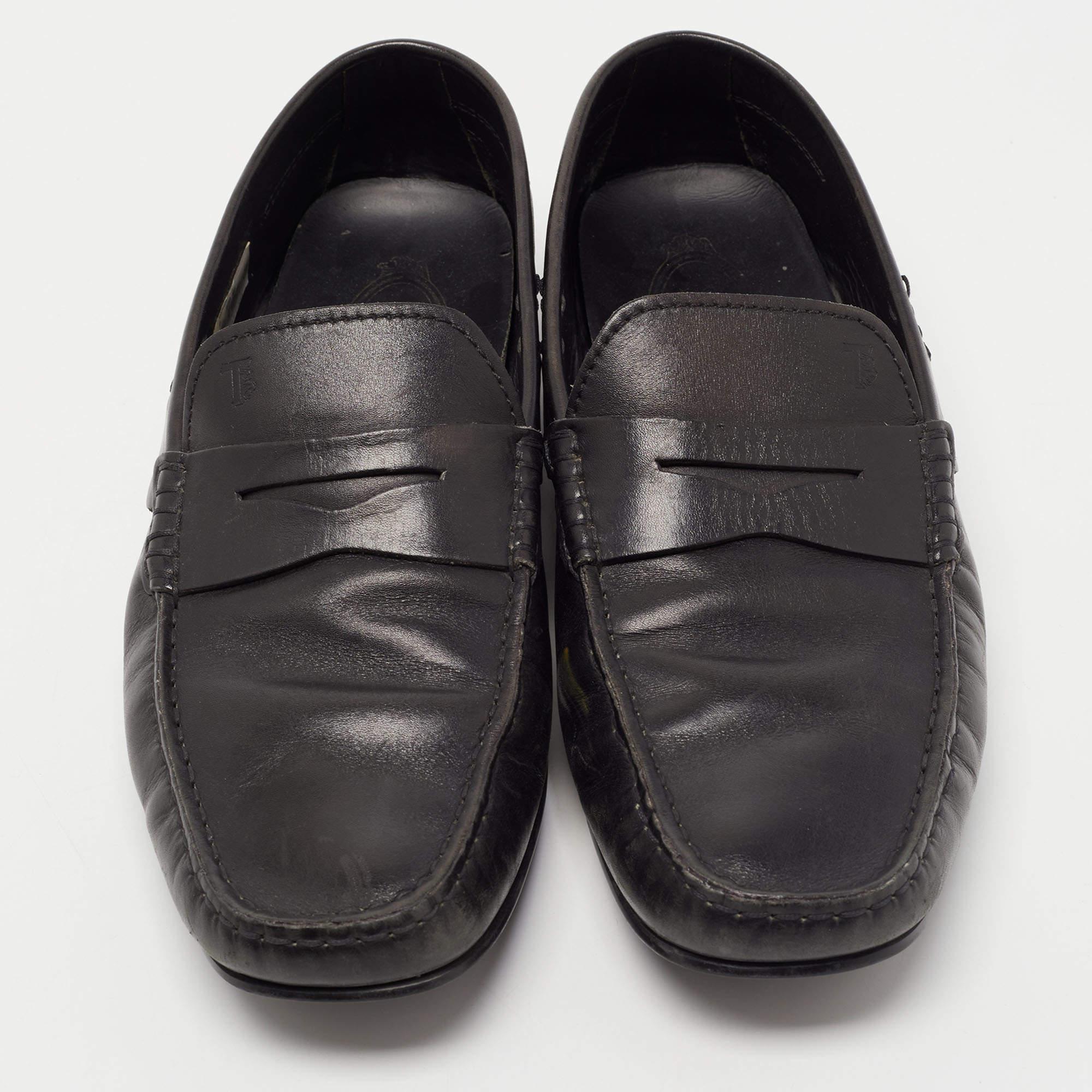 Tods Black Leather Gommino Driving Loafers Size 42 In Good Condition For Sale In Dubai, Al Qouz 2
