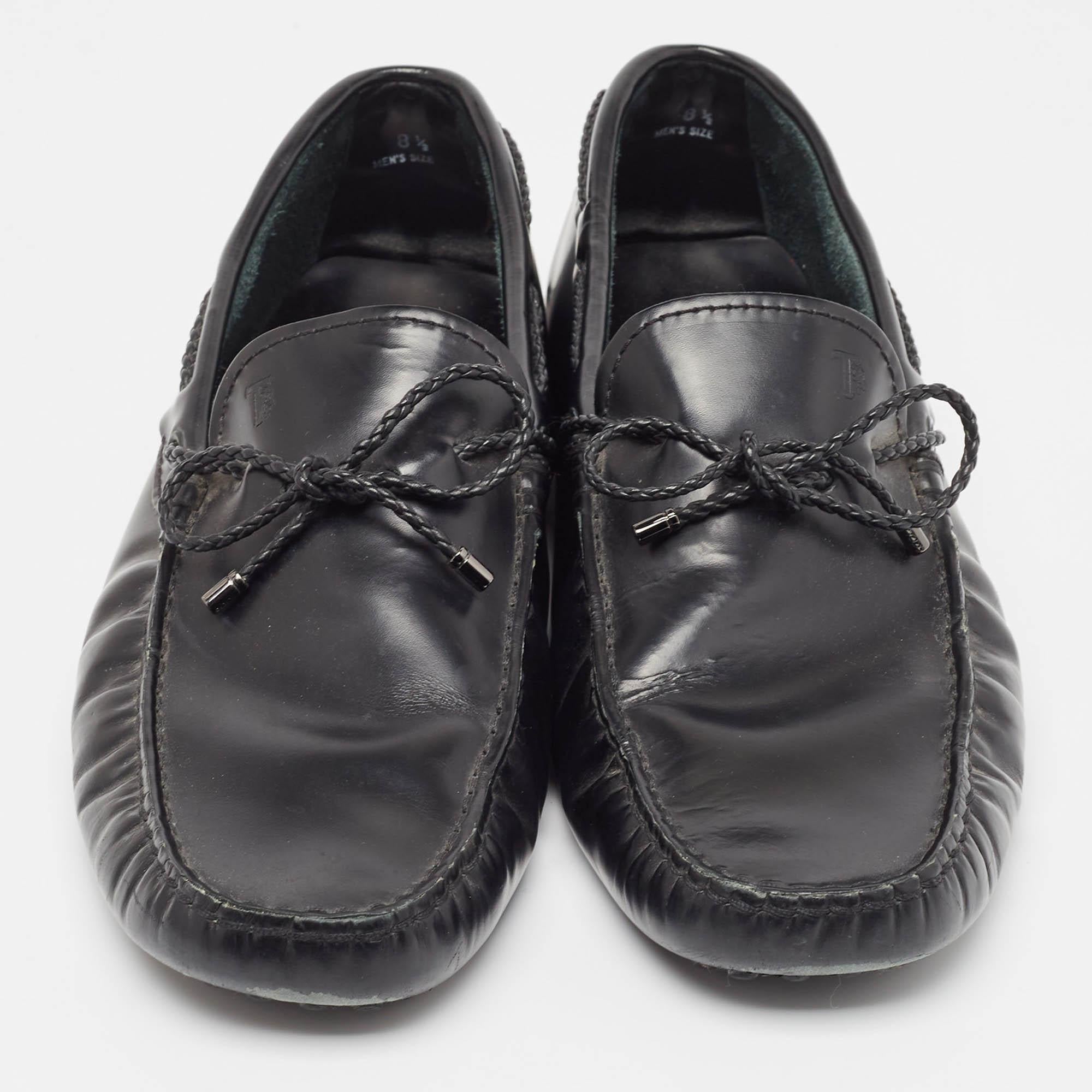 Tods Black Leather Gommino Loafers Size 42 In Fair Condition For Sale In Dubai, Al Qouz 2