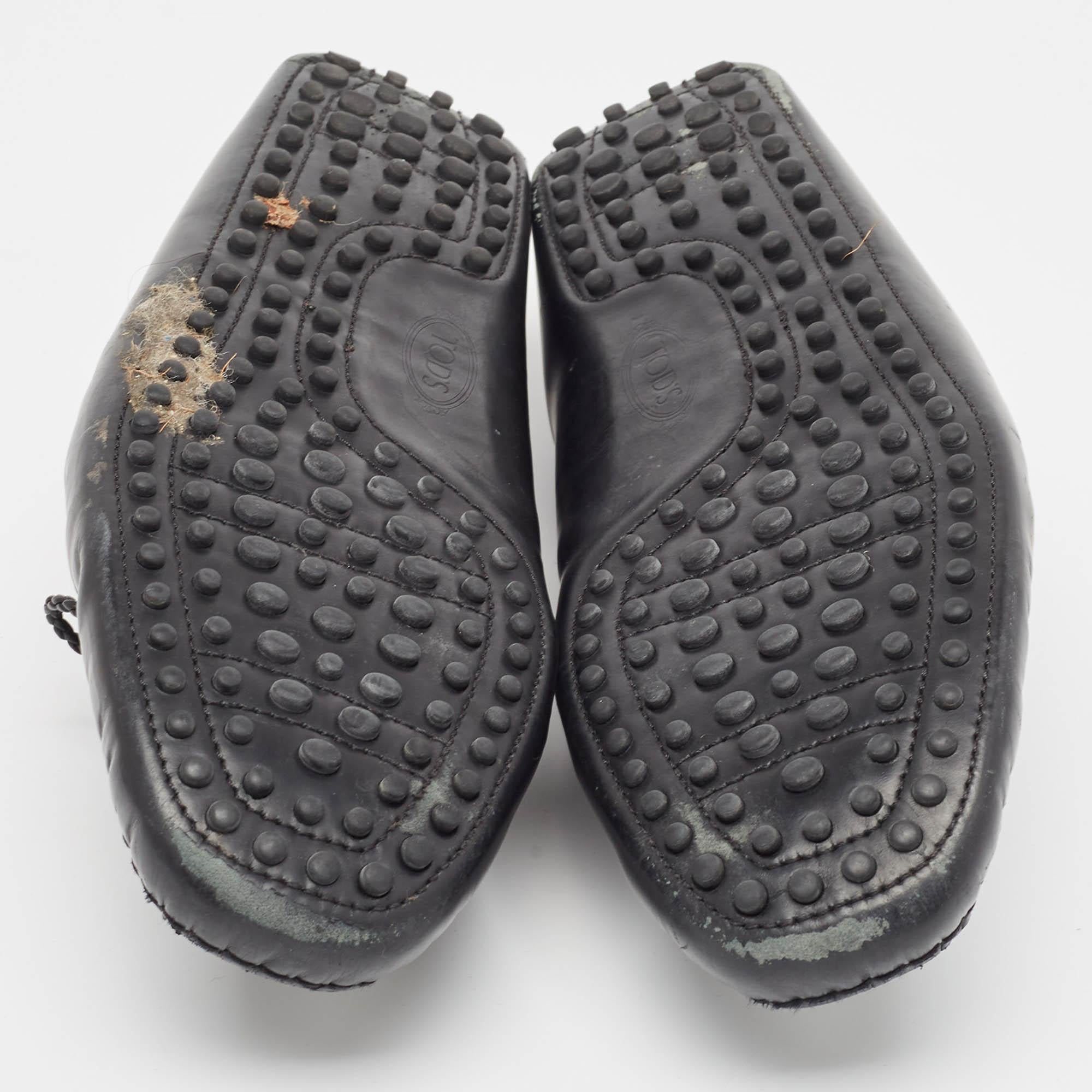 Tods Black Leather Gommino Loafers Size 42 For Sale 2