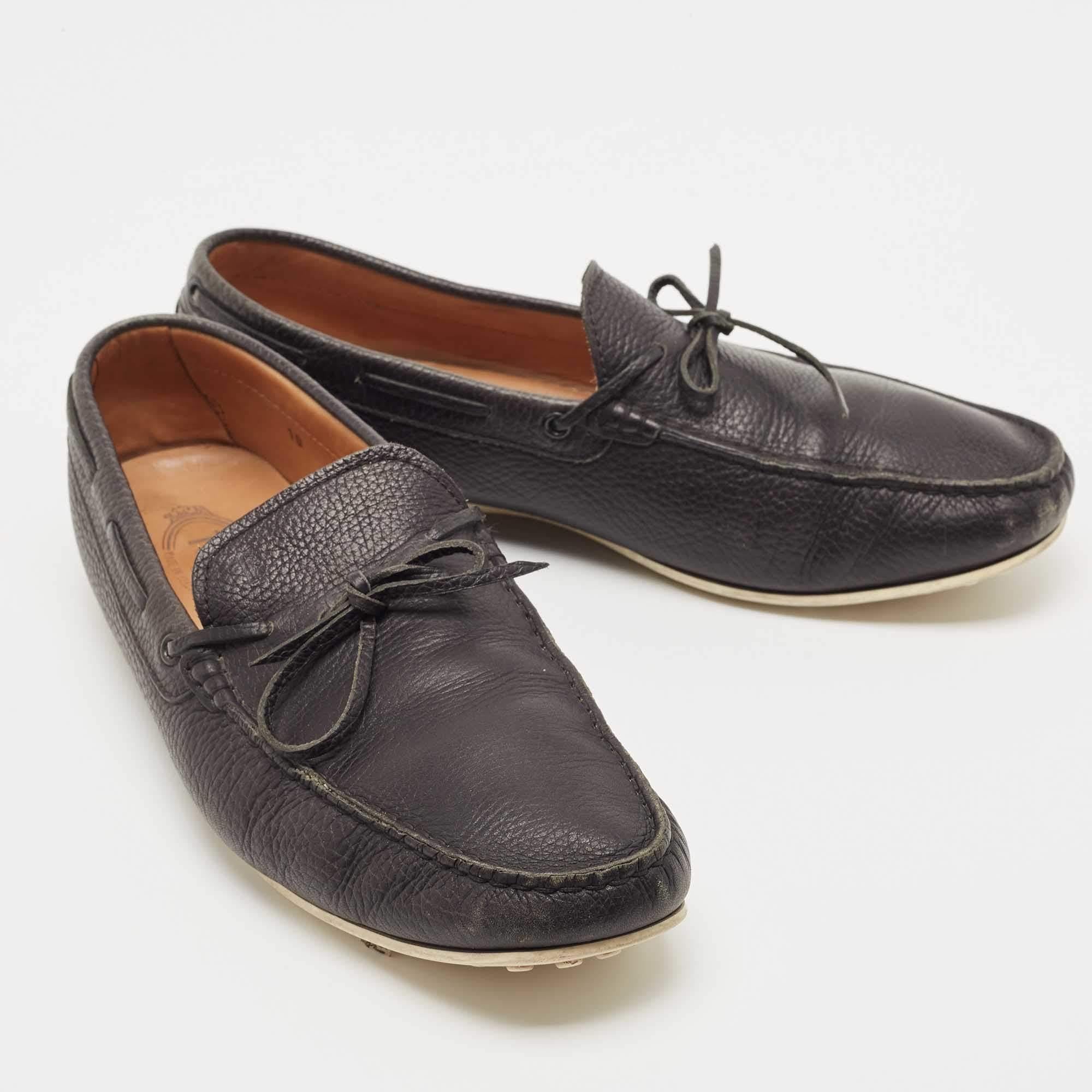 Men's Tod's Black Leather Gommino Loafers Size 44.5 For Sale