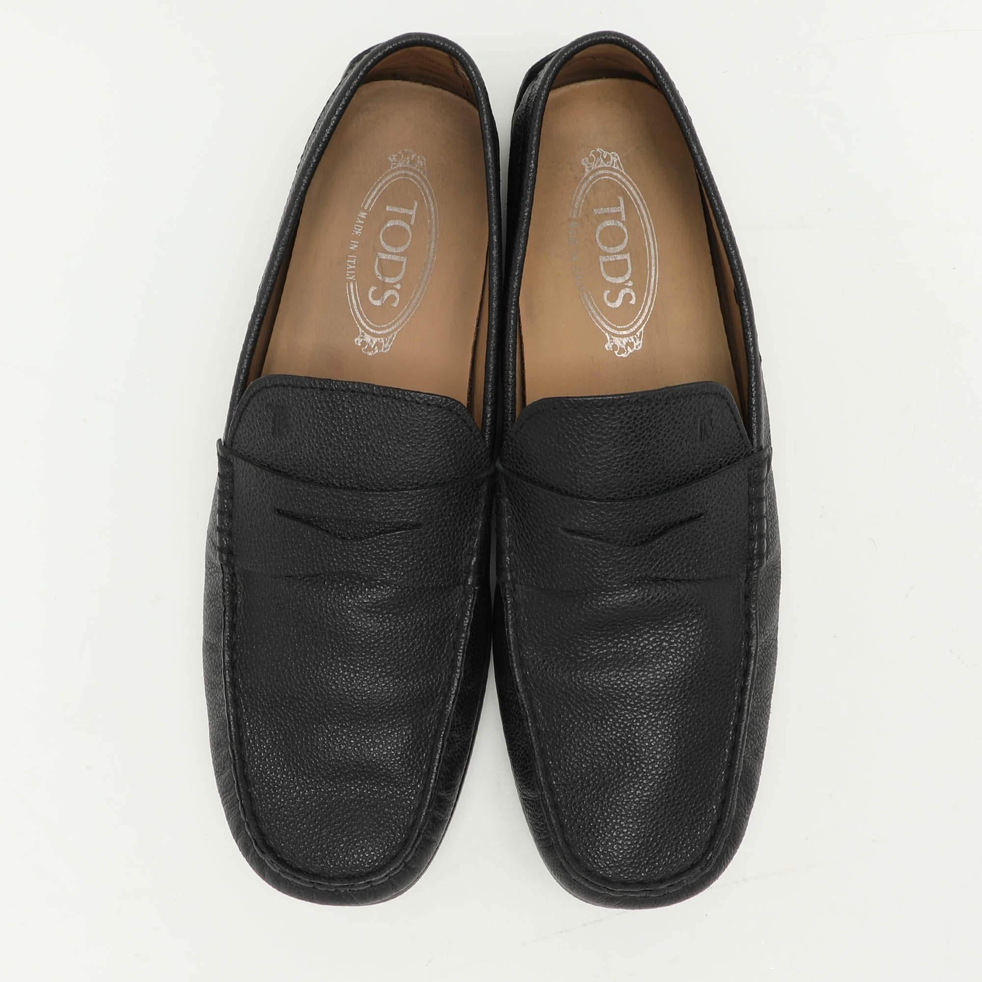 Tod's Black Leather Gommino Penny Slip On Loafers Size 42 In Good Condition For Sale In Dubai, Al Qouz 2