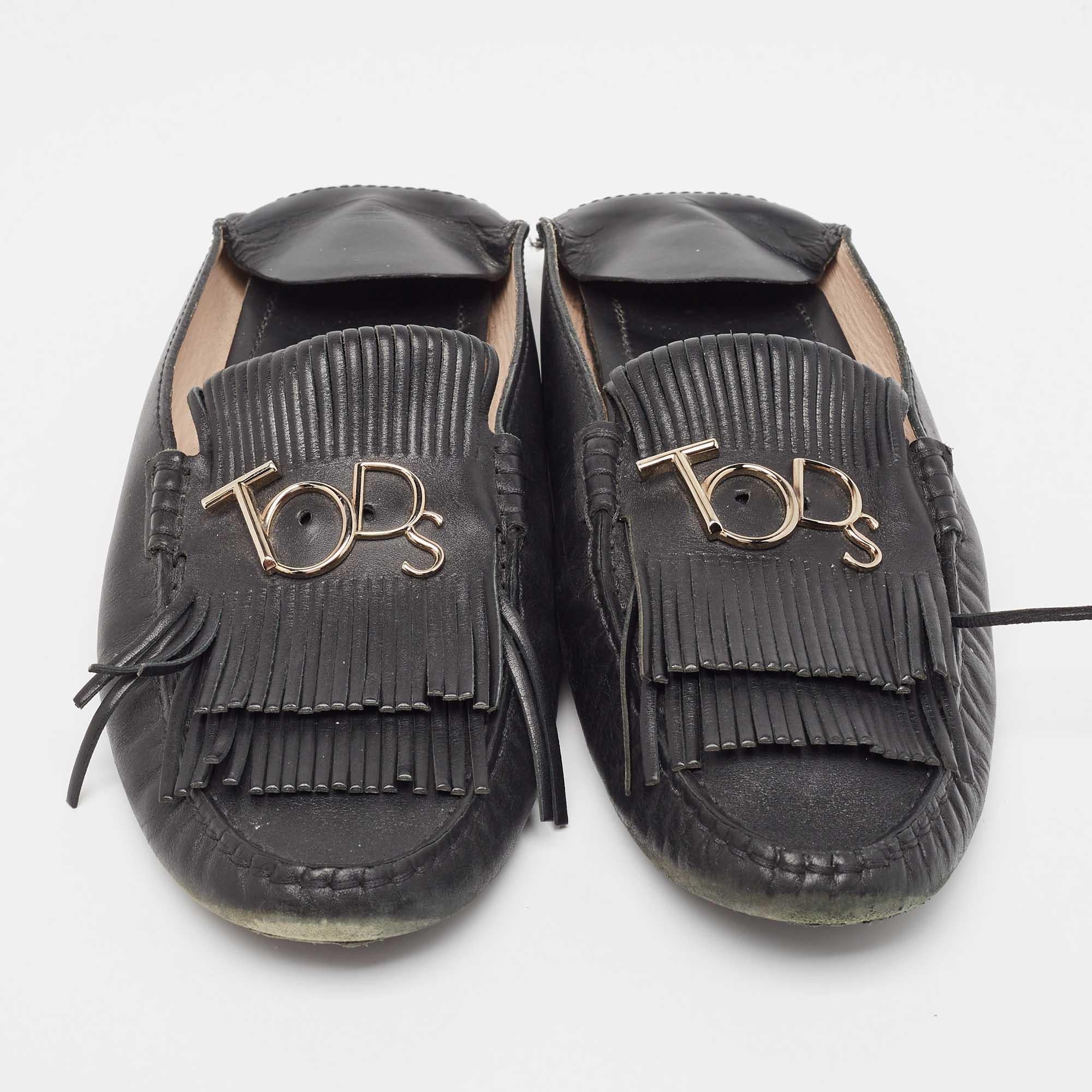 Tod's Black Leather GomminoTassel Trim Mules Size 40 In Fair Condition For Sale In Dubai, Al Qouz 2